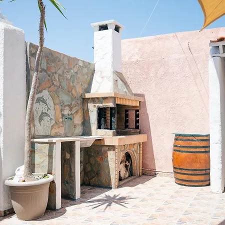Anesis Traditional Rhodian House بيت للعطل